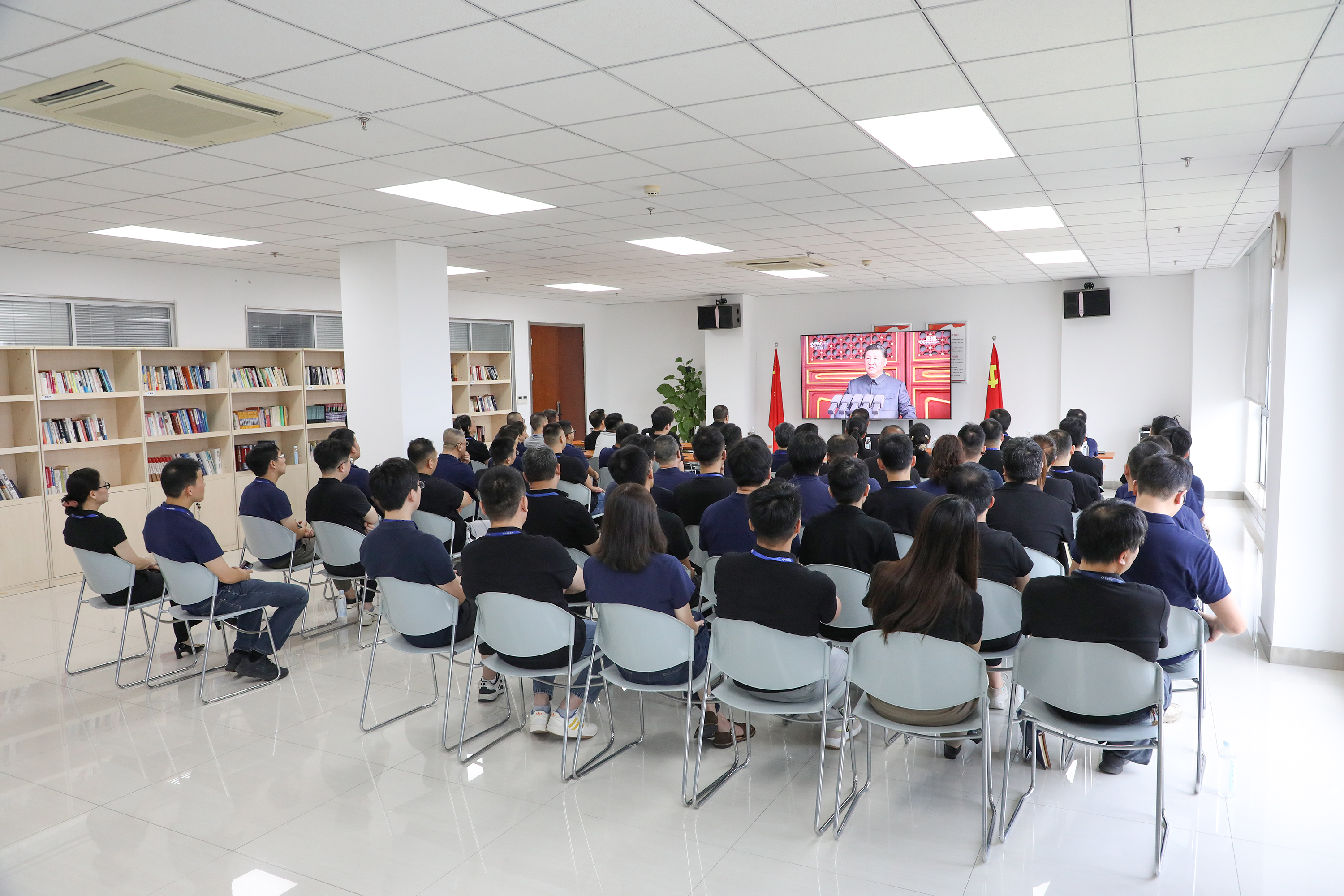 銘記歷史 開(kāi)創(chuàng)未來(lái) | 金星智控組織全體員工觀(guān)看閱兵儀式